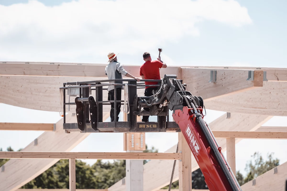 Binz-Holzbau Montage auf einer Baustelle